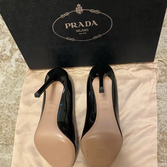 Prada -Patent leather peep toe pumps- black - Picture 5 of 8